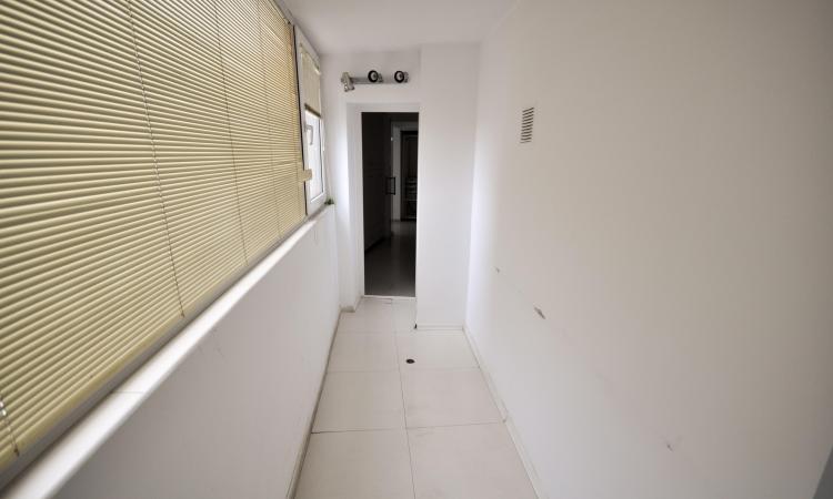 Decebal Muncii Calarasilor Spatiu birouri 3 camere 118mp