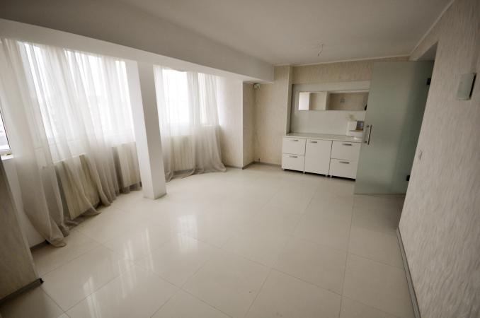 Decebal Muncii Calarasilor Spatiu birouri 3 camere 118mp