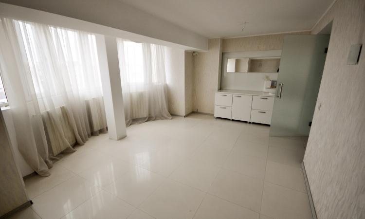 Decebal Muncii Calarasilor Spatiu birouri 3 camere 118mp