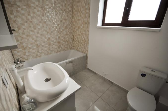 Tineretului Cantemir Apar 2 camere Centrala Proprie Terasa