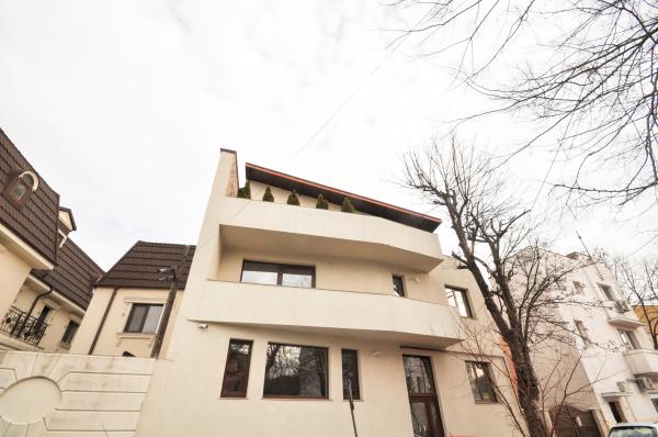 Tineretului Cantemir Apar 2 camere Centrala Proprie Terasa