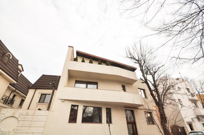 Tineretului Cantemir Apar 2 camere Centrala Proprie Terasa