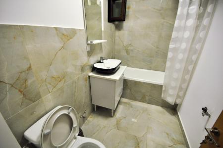 Unirii Cantemir Tineretului O camera la Demisol 20mp