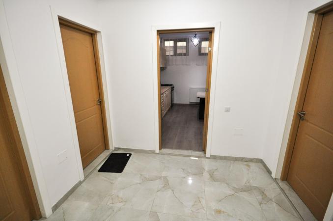 Unirii Cantemir Tineretului O camera la Demisol 20mp