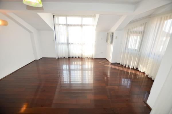 Vila P+1+M 7 camere - 310 mpc - PIPERA