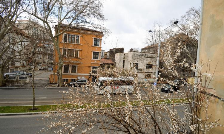 2 camere -renovat - totul nou - Cismigiu - Str Berzei 12