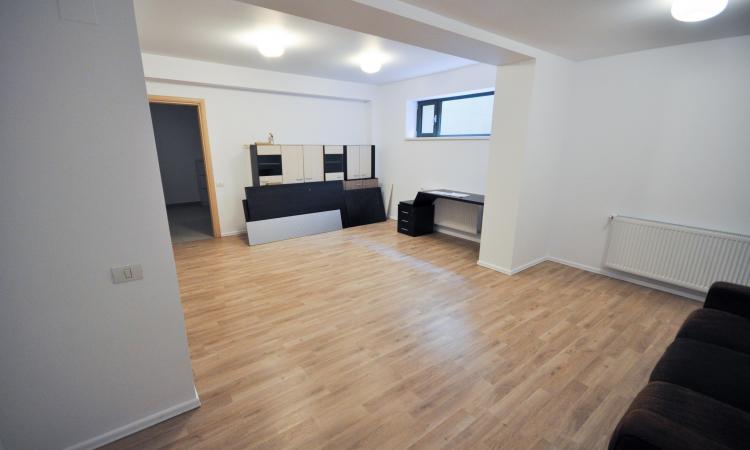 Rond Alba Iulia Dristor Spatiu birouri 50mp Demisol