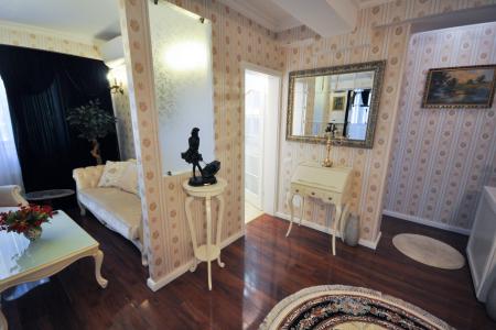 Calea Calarasilor Apart 3 camere Lux Bloc Nou 3 etaje 2 locuri Parcare