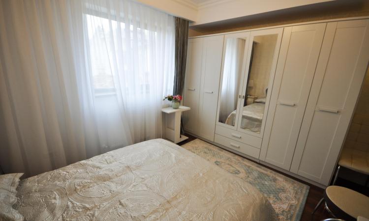 Calea Calarasilor Apart 3 camere Lux Bloc Nou 3 etaje 2 locuri Parcare