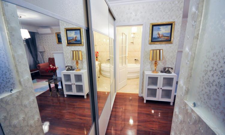 Calea Calarasilor Apart 3 camere Lux Bloc Nou 3 etaje 2 locuri Parcare