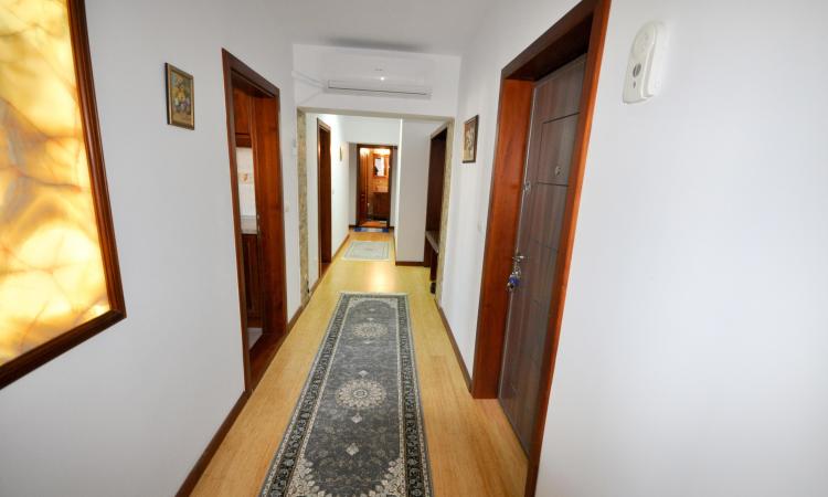 Piata Unirii Fantani Apartam 3 camere Decom Centrala Proprie