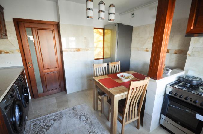 Piata Unirii Fantani Apartam 3 camere Decom Centrala Proprie