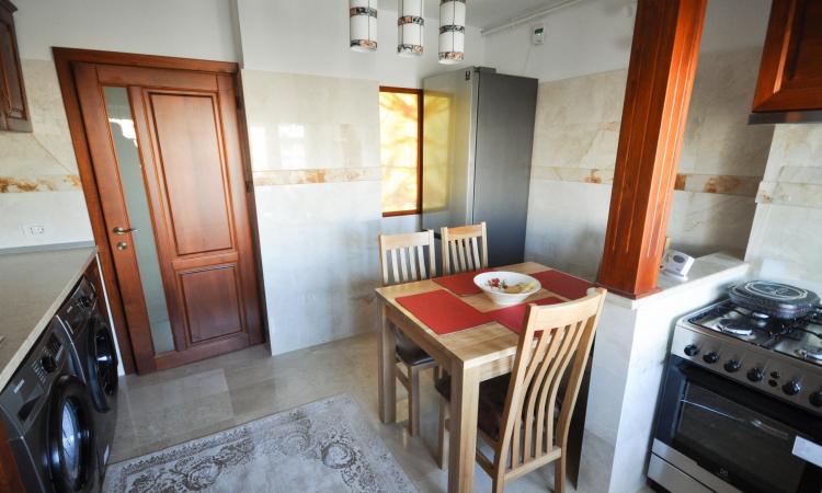 Piata Unirii Fantani Apartam 3 camere Decom Centrala Proprie