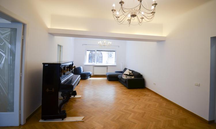 Spatiu Birouri 122 mp 3cam - Romana -ASE- parter -renovat 2021