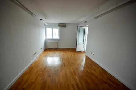 Vitan Mall Spatiu birouri 4 camere Decomandat 110mp