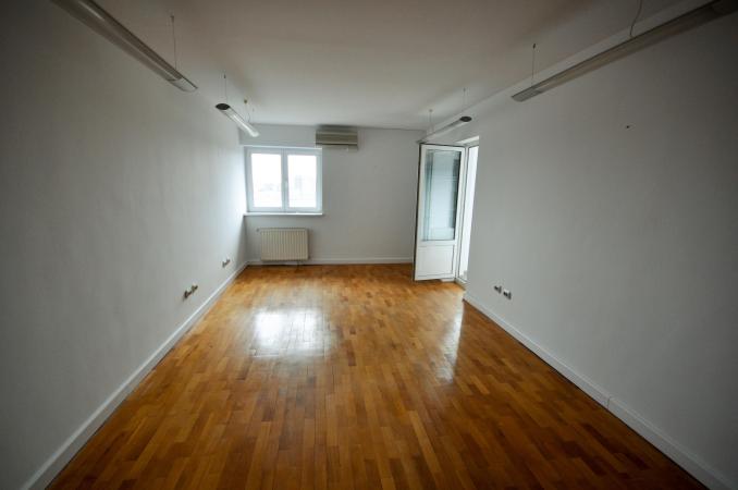 Vitan Mall Spatiu birouri 4 camere Decomandat 110mp