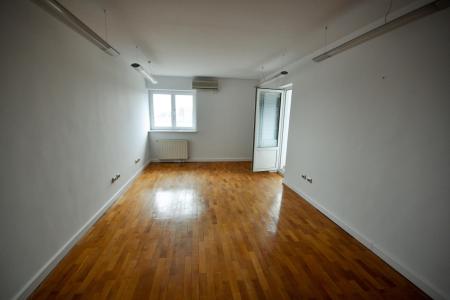 Vitan Mall Spatiu birouri 4 camere Decomandat 110mp