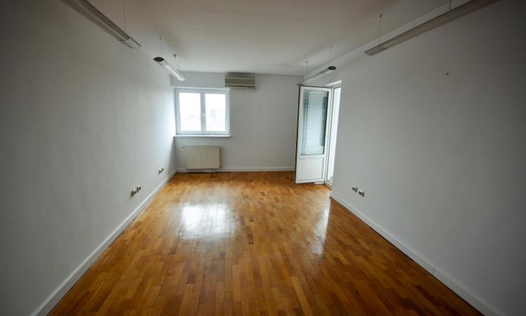 Vitan Mall Spatiu birouri 4 camere Decomandat 110mp