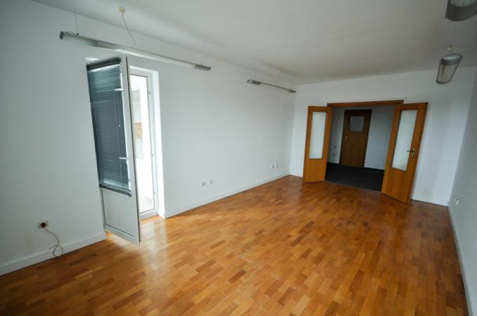 Vitan Mall Spatiu birouri 4 camere Decomandat 110mp