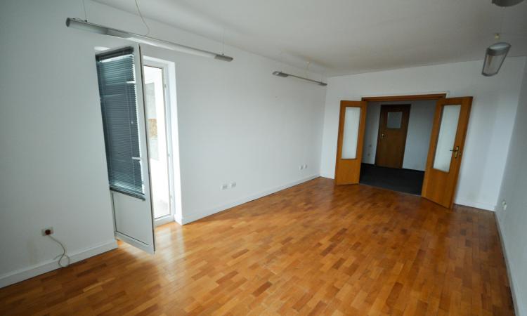 Vitan Mall Spatiu birouri 4 camere Decomandat 110mp