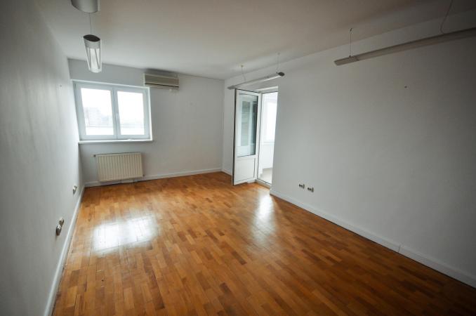 Vitan Mall Spatiu birouri 4 camere Decomandat 110mp