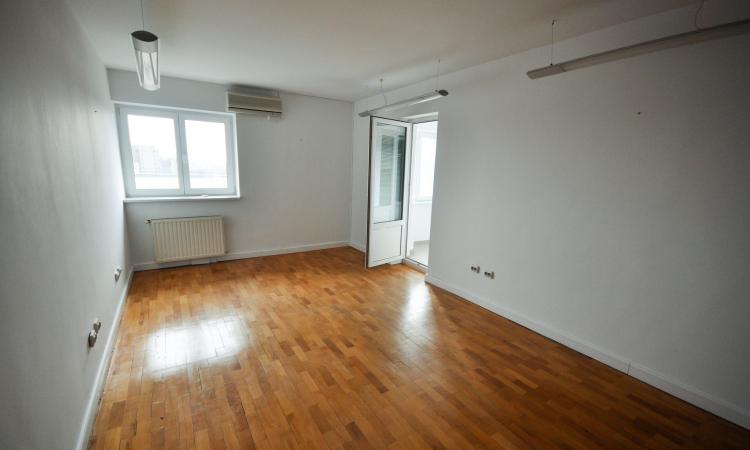 Vitan Mall Spatiu birouri 4 camere Decomandat 110mp