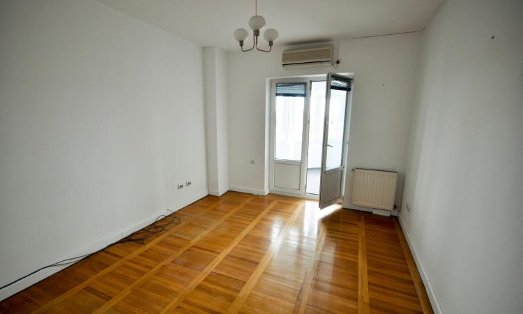 Vitan Mall Spatiu birouri 4 camere Decomandat 110mp