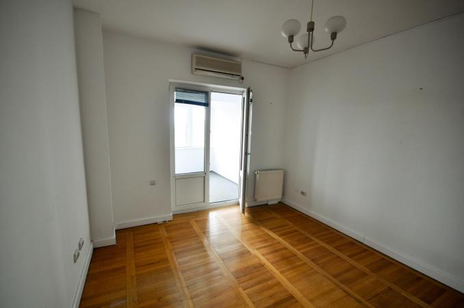 Vitan Mall Spatiu birouri 4 camere Decomandat 110mp
