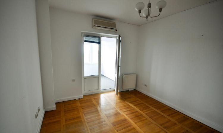 Vitan Mall Spatiu birouri 4 camere Decomandat 110mp