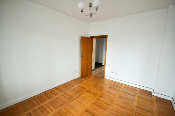 Vitan Mall Spatiu birouri 4 camere Decomandat 110mp