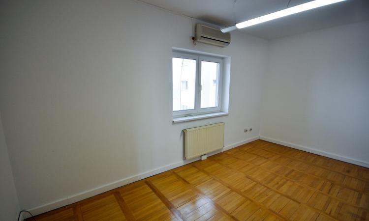 Vitan Mall Spatiu birouri 4 camere Decomandat 110mp