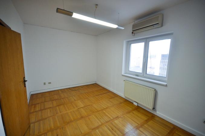 Vitan Mall Spatiu birouri 4 camere Decomandat 110mp