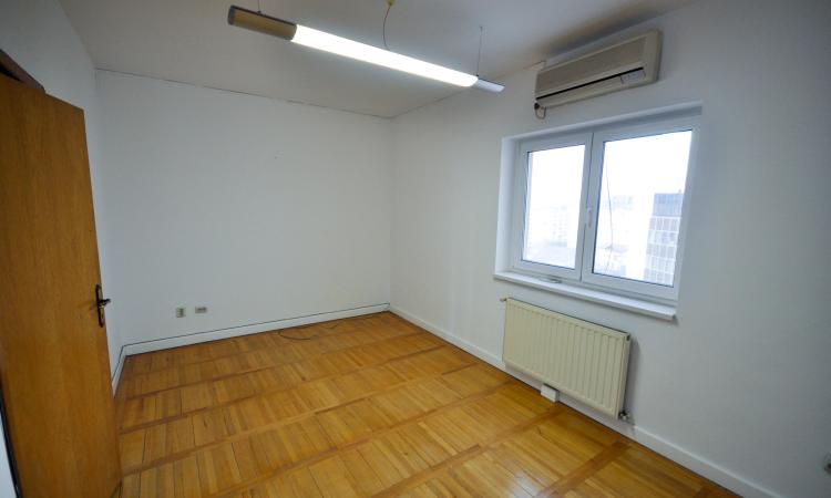 Vitan Mall Spatiu birouri 4 camere Decomandat 110mp