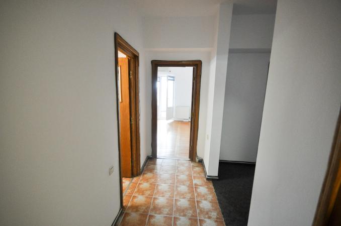 Vitan Mall Spatiu birouri 4 camere Decomandat 110mp