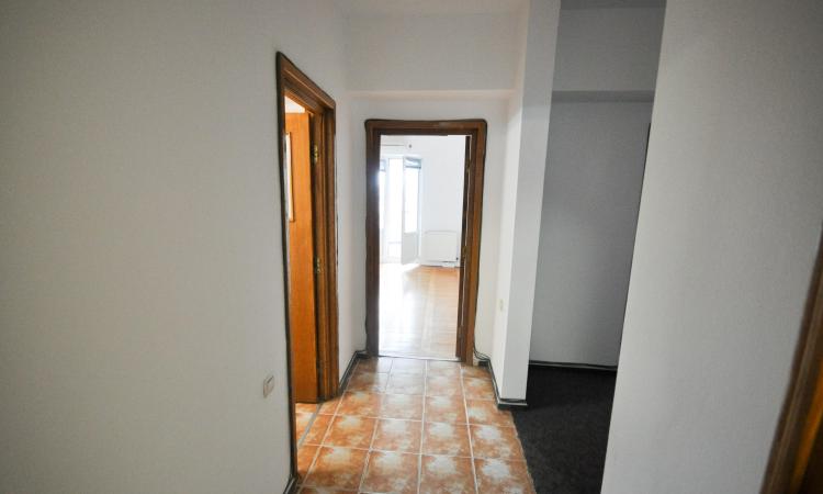 Vitan Mall Spatiu birouri 4 camere Decomandat 110mp