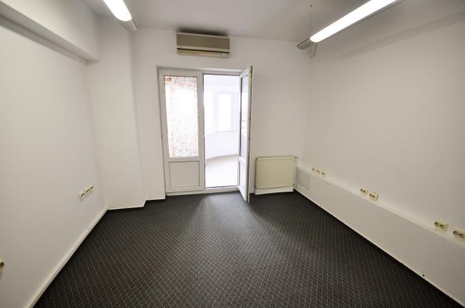 Vitan Mall Spatiu birouri 4 camere Decomandat 110mp