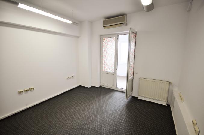 Vitan Mall Spatiu birouri 4 camere Decomandat 110mp