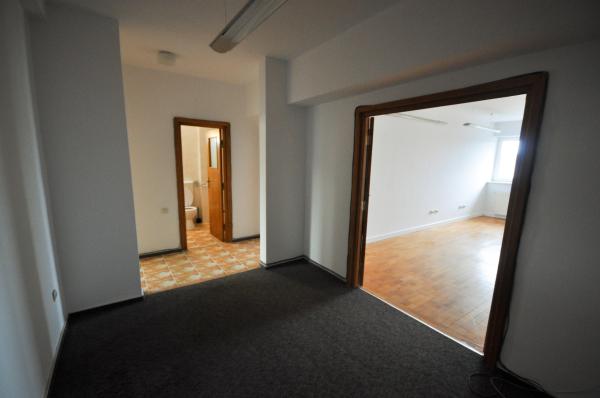 Vitan Mall Spatiu birouri 4 camere Decomandat 110mp