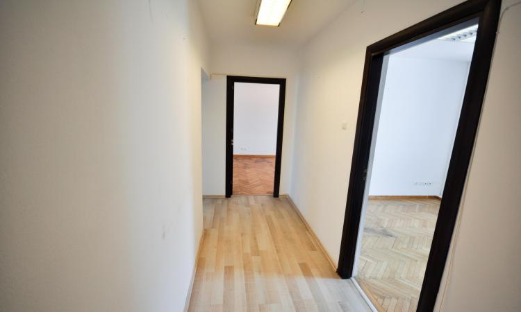 Piata Unirii Fantani Spatiu birouri 4 camere 100mp