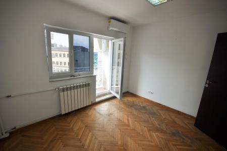 Piata Unirii Fantani Spatiu birouri 4 camere 100mp