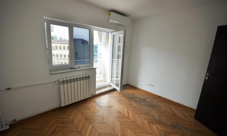 Piata Unirii Fantani Spatiu birouri 4 camere 100mp