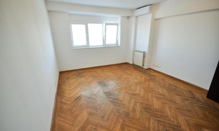 Piata Unirii Fantani Spatiu birouri 4 camere 100mp