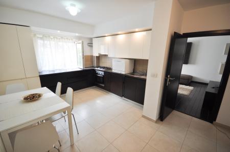 Decebal-Bld. Decebal-Piata Alba Iulia-3 camere-complet renovat