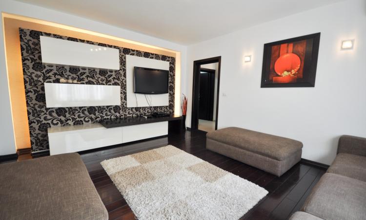 Decebal-Bld. Decebal-Piata Alba Iulia-3 camere-complet renovat