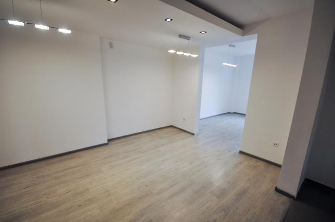 Unirii Piata Alba Iulia Spatiu birouri 8 camere Vila D+P+E 200mp