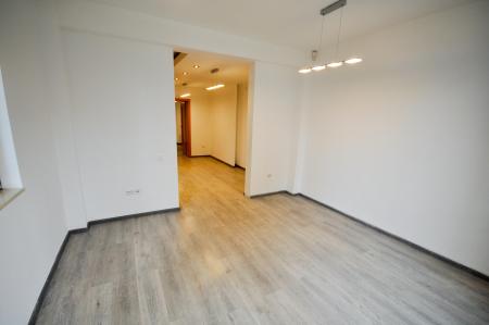 Unirii Piata Alba Iulia Spatiu birouri 8 camere Vila D+P+E 200mp