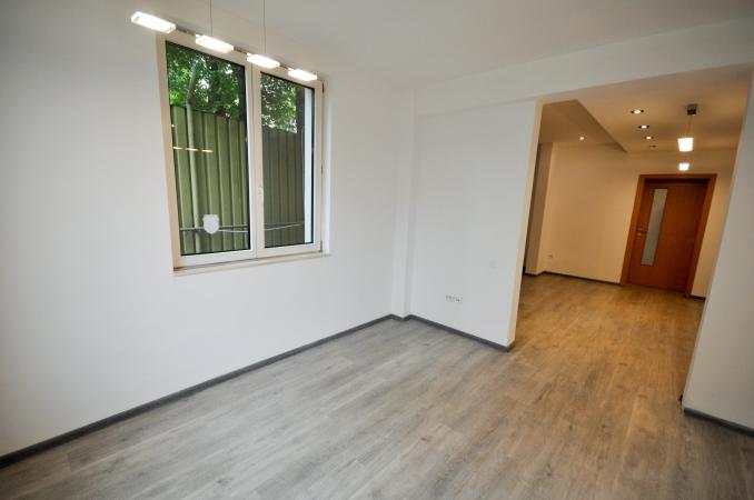 Unirii Piata Alba Iulia Spatiu birouri 8 camere Vila D+P+E 200mp