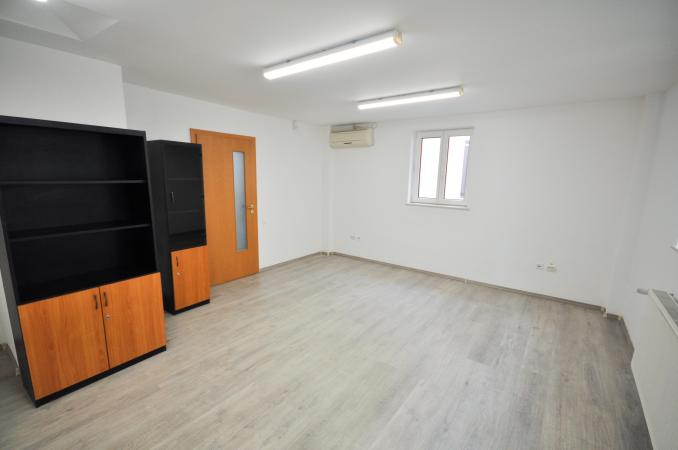 Unirii Piata Alba Iulia Spatiu birouri 8 camere Vila D+P+E 200mp