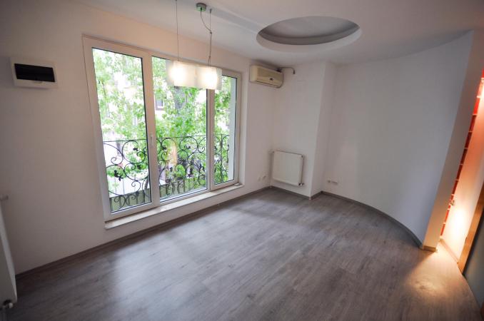 Unirii Piata Alba Iulia Spatiu birouri 8 camere Vila D+P+E 200mp
