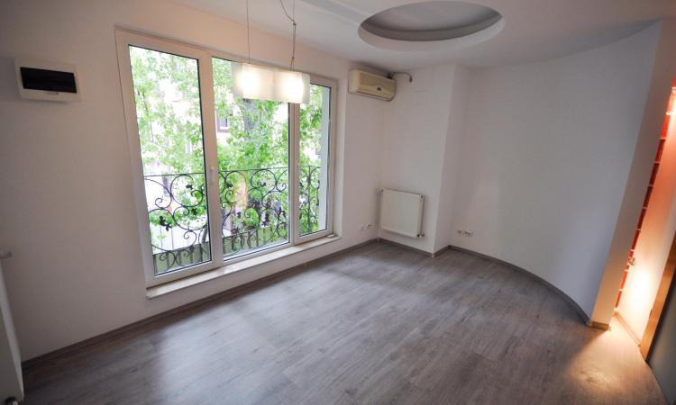 Unirii Piata Alba Iulia Spatiu birouri 8 camere Vila D+P+E 200mp